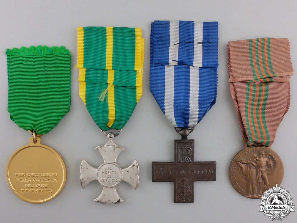 a_lot_of_four_italian_medals_img_02.jpg5537fe37562ae