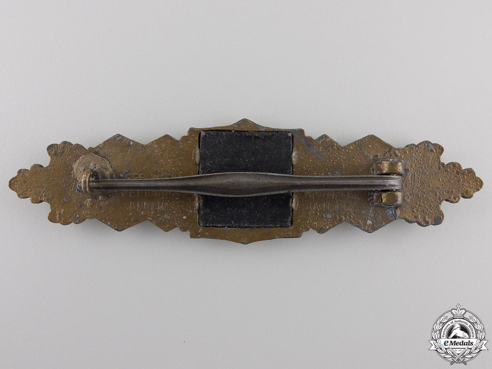 a_bronze_grade_close_combat_clasp_by_arbeitsgemeinschaft_metall_und_kunststoff_img_02.jpg55882c120f6c8