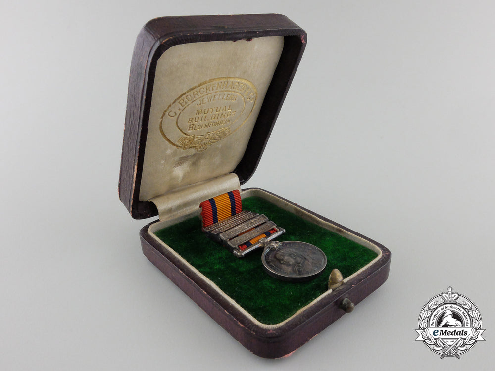 a_miniature_queen's_south_africa_medal_with_case_img_02.jpg55ce2e043cb62