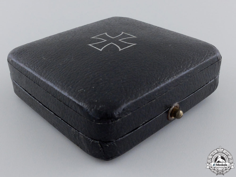 an_iron_cross_first_class1939_with_case_img_02.jpg559e7cfe46a20