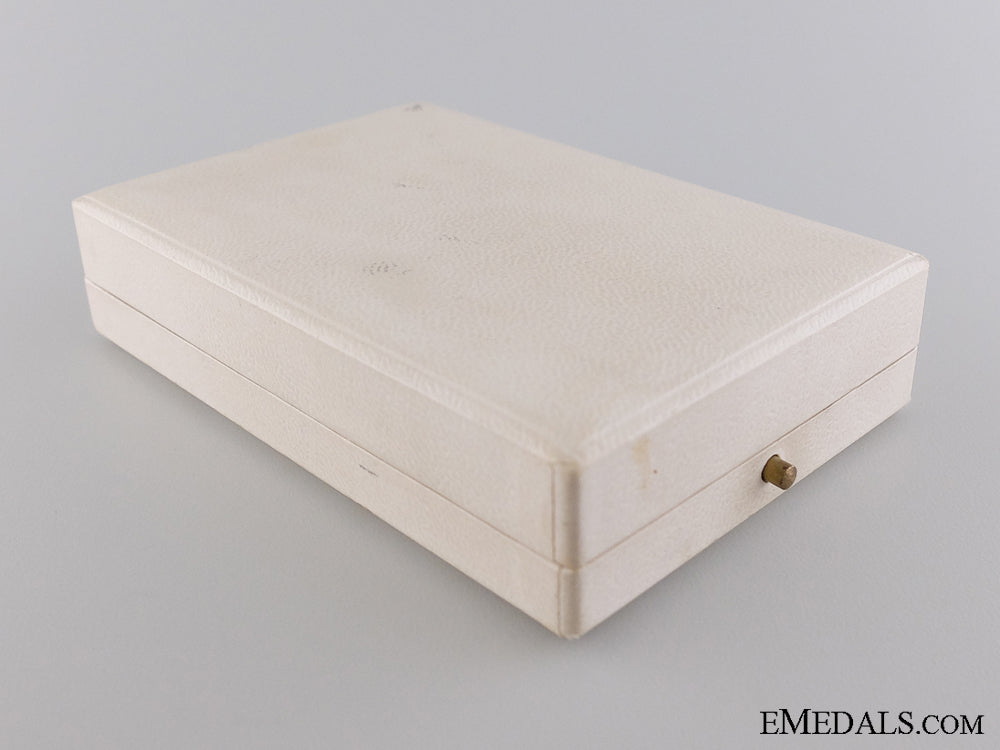 an_icelandic_order_of_the_falcon;_knight_img_02.jpg54450f00ed4c4