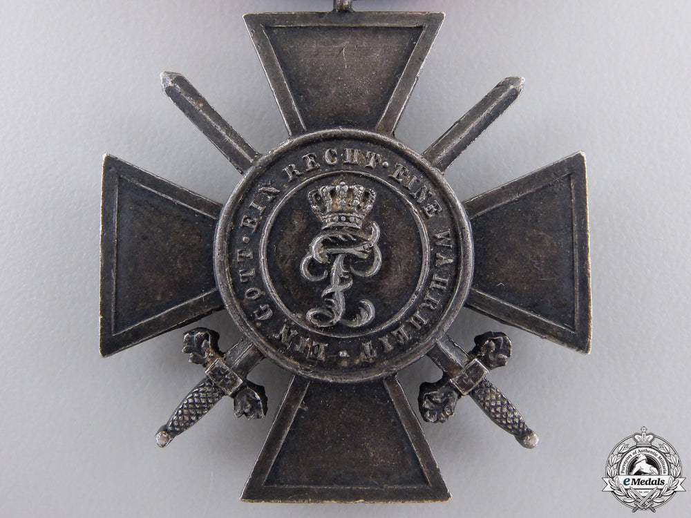 an_oldenburg_war_merit_cross_with_swords;_third_class_img_02.jpg55a3e8959c497