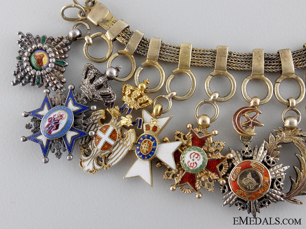 an_exceptional_diplomatic_miniature_set_with_twelve_awards_img_02.jpg54592d5f84f32