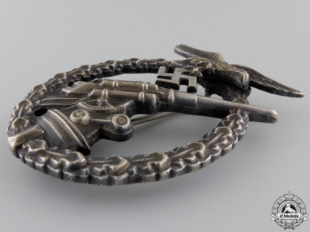 an_early_luftwaffe_flak_badge_by_juncker_img_03.jpg55438e497fdd7