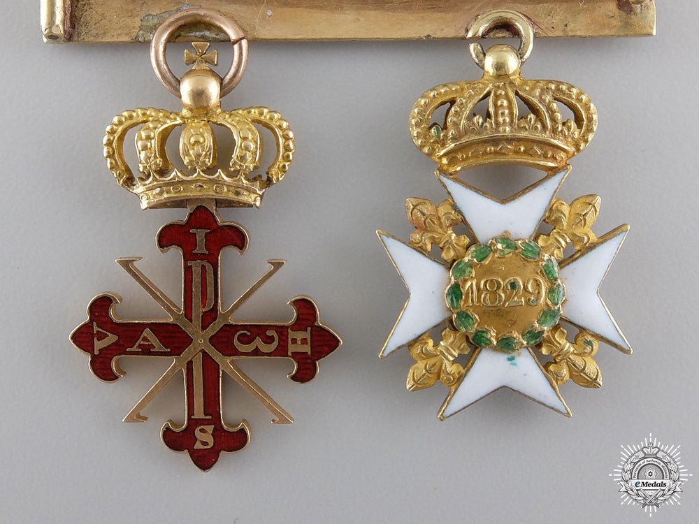 sicily,_kingdom._a_fine_miniature_order_pair_in_gold,_c.1850_img_03.jpg547dd1de6ca63_1