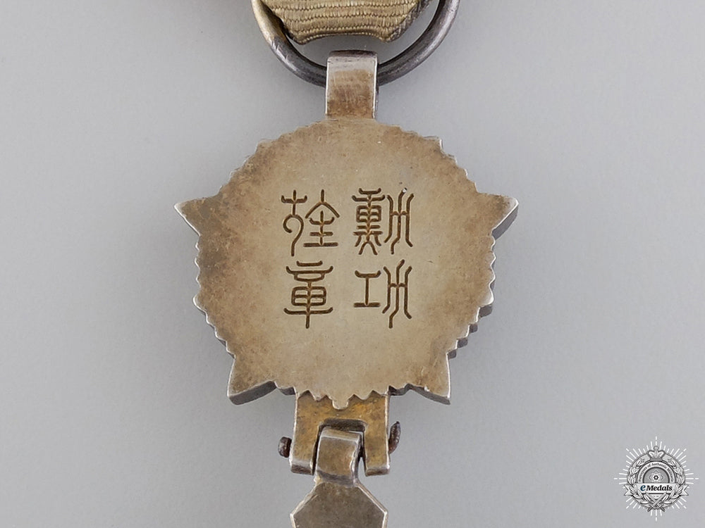 an_order_of_the_auspicious_clouds;_fifth_class_img_03.jpg5478daca07124