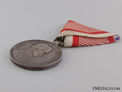 a1917-1918_austrian_bravery_medal;2_nd_class_silver_medal_img_03.jpg542adb2a90dd0