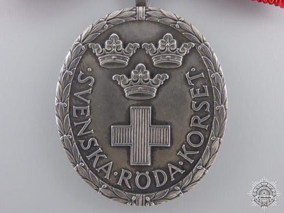 sweden,_kingdom._a_red_cross_award,_ladies_version,_c.1954_img_03.jpg54db7b33b1893_1