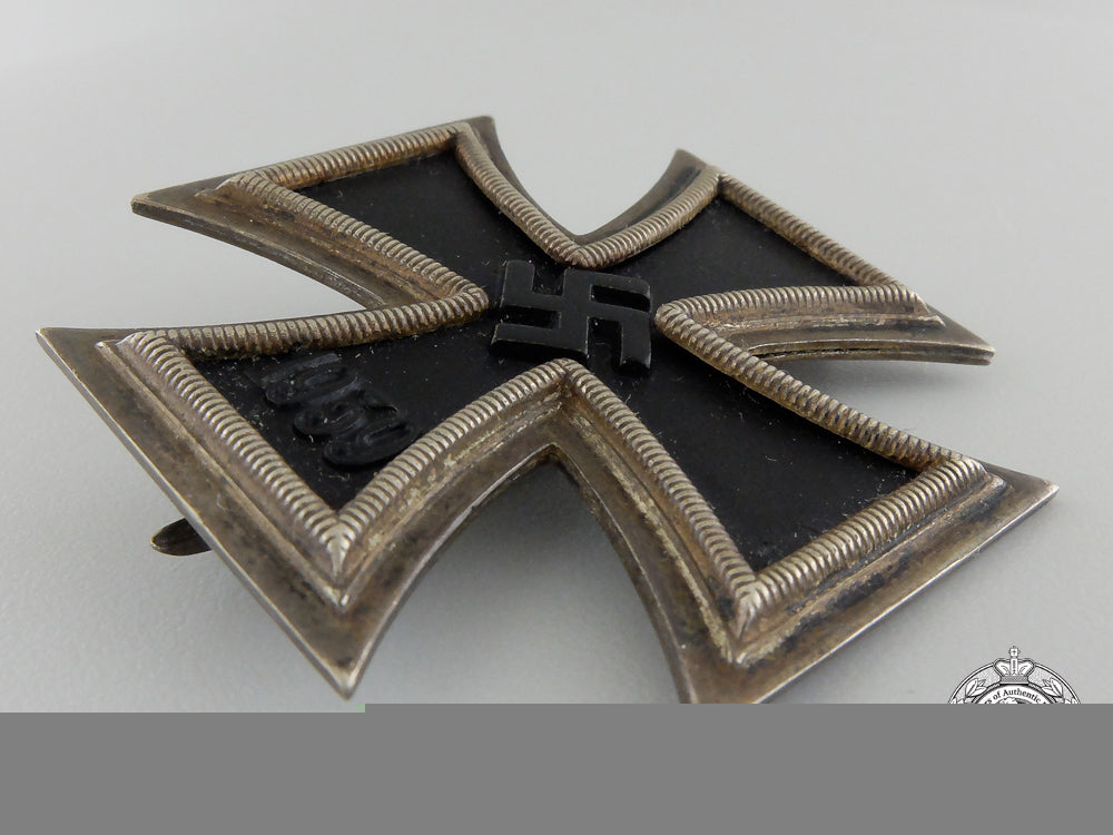 an_iron_cross_first_class1939_by_wilhelm_deumer_img_03.jpg55cb91504faf7