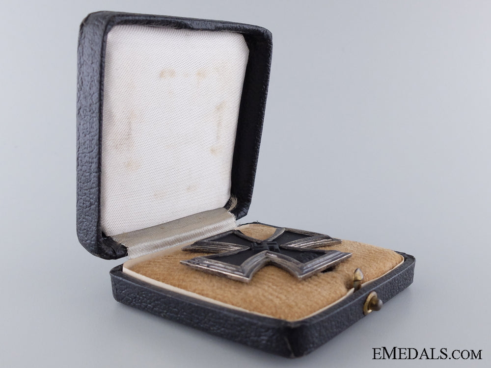 1939_first_class_iron_cross_by_zimmermann_in_case_img_03.jpg53a9e0d3723e8