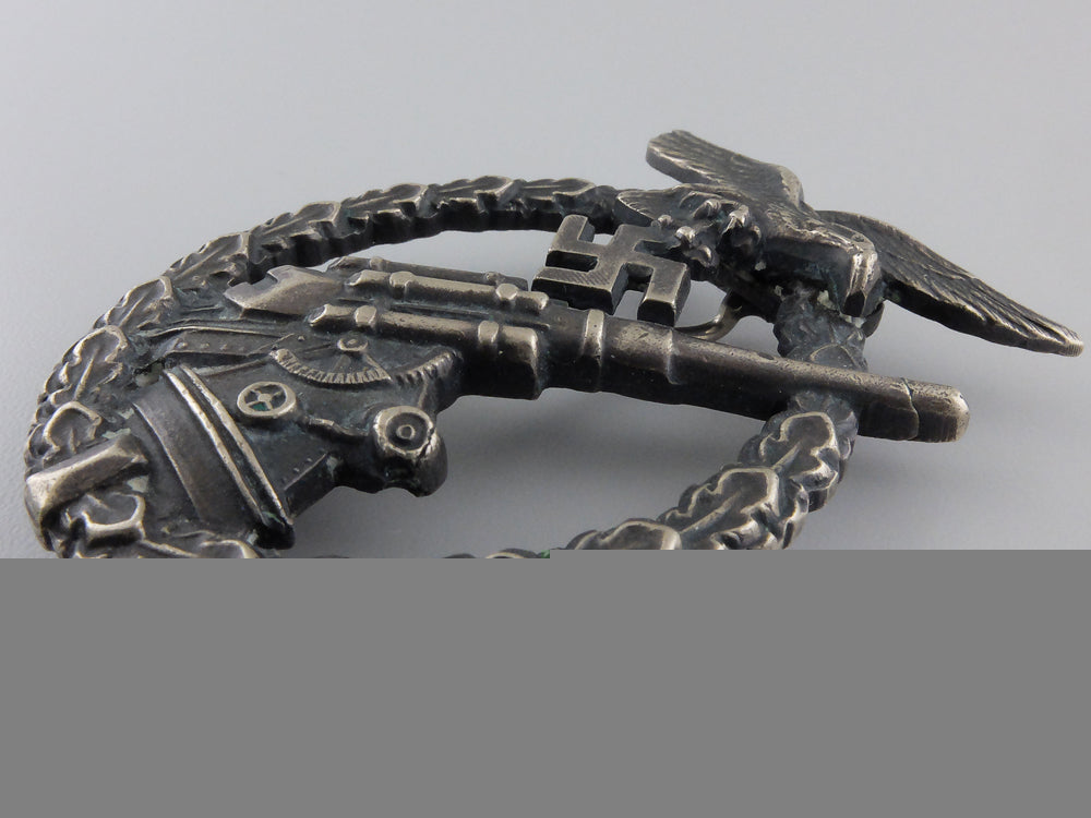 an_early_luftwaffe_flak_badge_by_juncker_img_03.jpg55199113c76f5