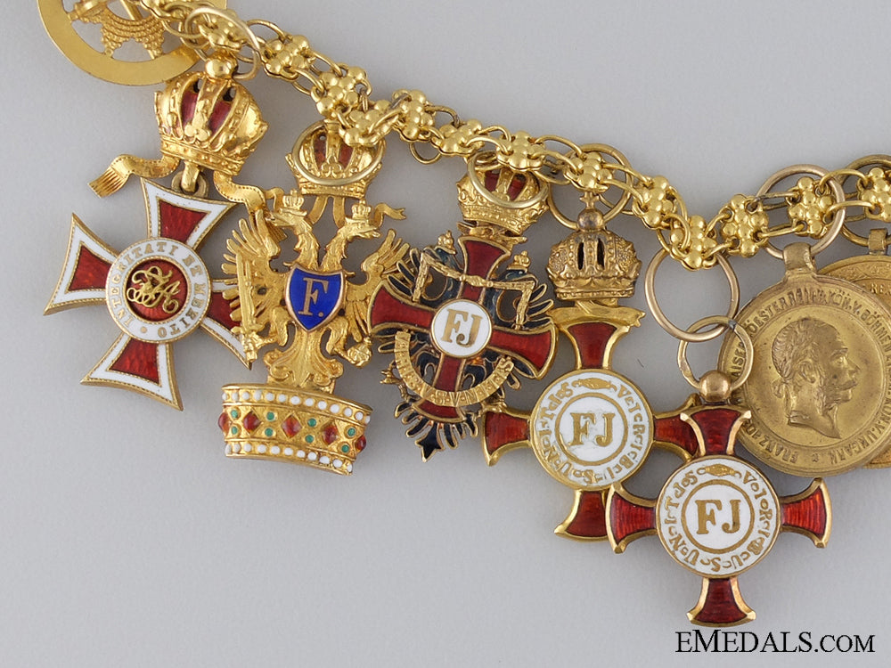 a_fine_set_of11_miniatures_on_a_gold_chain1900-1910_img_03.jpg53ff7f7c00147