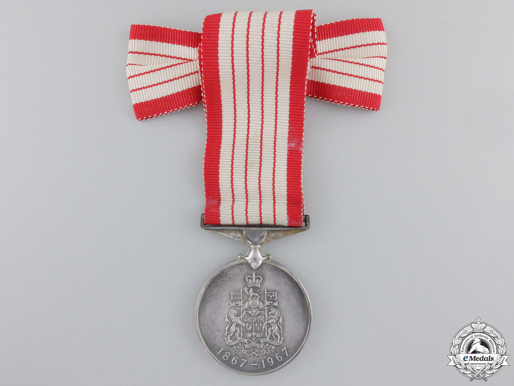 canada._a_centennial_medal1867-1967_with_case_img_03.jpg55a401291b99b
