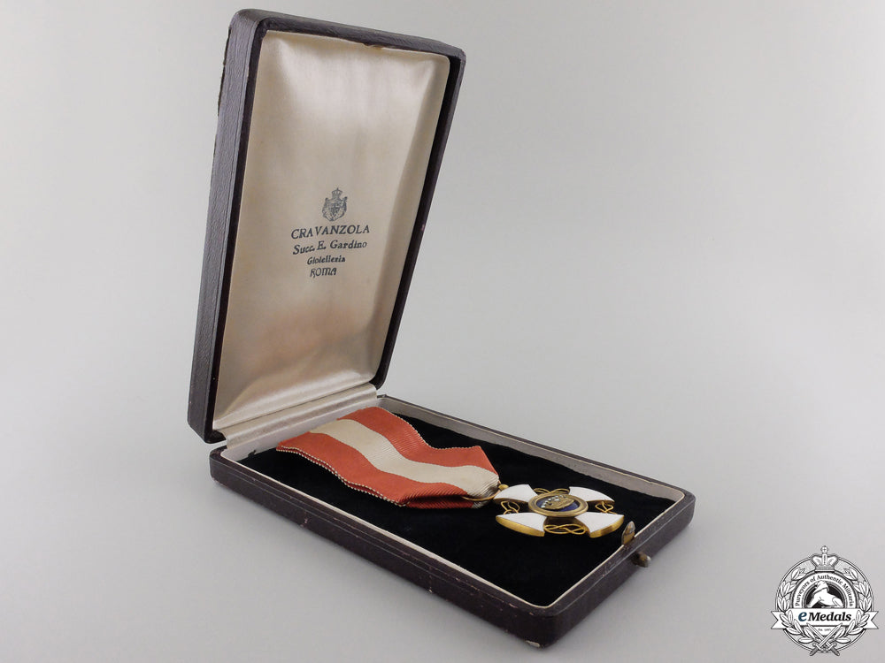 an_italian_order_of_the_crown_in_gold;_knight's_cross_img_03.jpg5575bc6ec900e