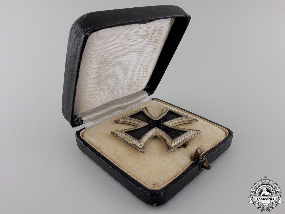 an_iron_cross_first_class1939_with_case_img_03.jpg555b3b1b560ad