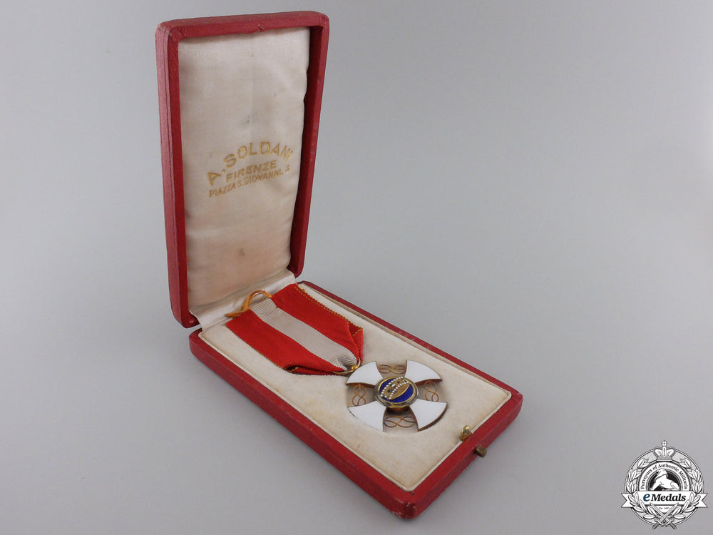 italy,_kingdom._an_order_of_the_crown_in_gold,_victor_emanuel_iii_img_03.jpg5537a78f8f848_1