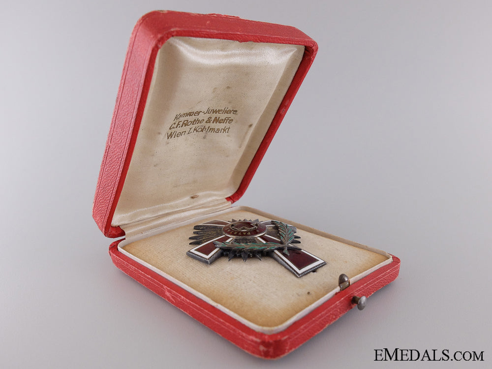 1923_red_cross_officer’s_decoration_img_03.jpg541c4b0ecdf5a