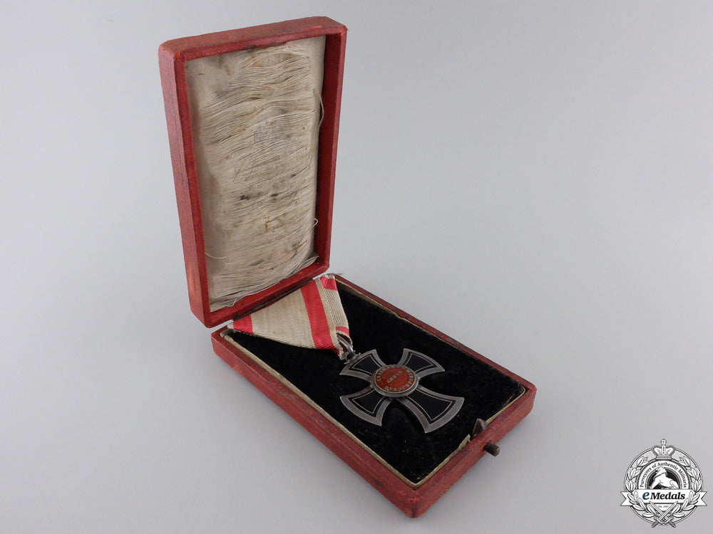 montenegro._a1853-1861_order_of_danilo;_knight_by_chabillon_of_paris_img_03.jpg5523faf97c1b6