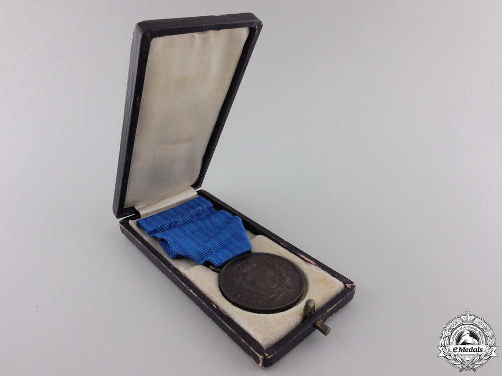 italy,_kingdom._a_medal_for_military_valour_with_case,_c.1915_img_03.jpg554399bb1918e