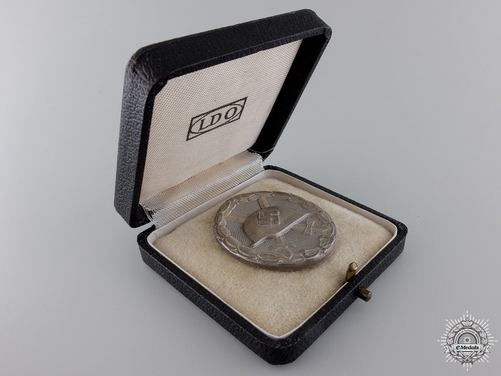 a_mint_silver_grade_wound_badge_with_case_img_03.jpg54b94a73c2074