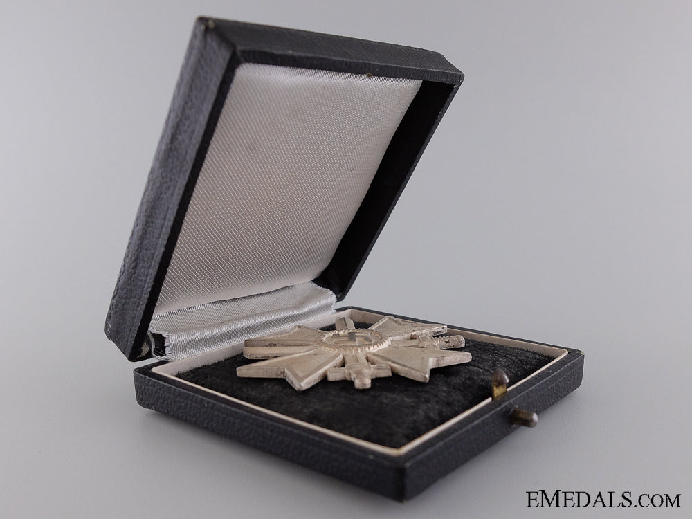 a_first_class_war_merit_cross_with_swords_by_otto_schickle_img_03.jpg53f22f0137e0c