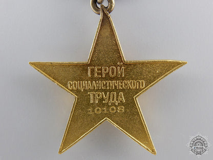 a_soviet_hero_of_socialist_labour;_female_recipient_img_04.jpg54d2578038cc0