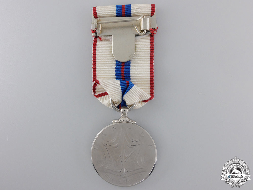 a_queen_elizabeth_ii_silver_jubilee_medal1952-1977_with_box_img_04.jpg55118de81d57b