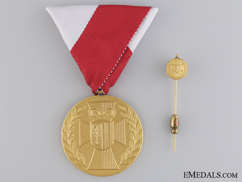 services_to_the_state_of_upper_austria_honour_medal_img_04.jpg544962e09bb71