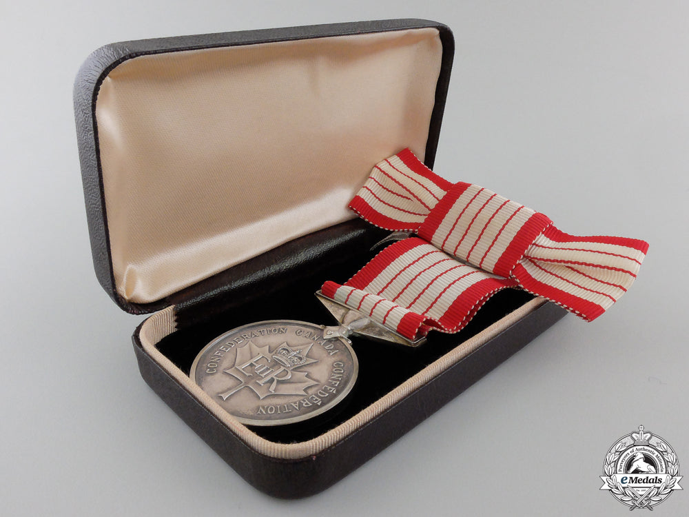 canada._a_centennial_medal1867-1967_with_case_img_04.jpg55a4013265deb