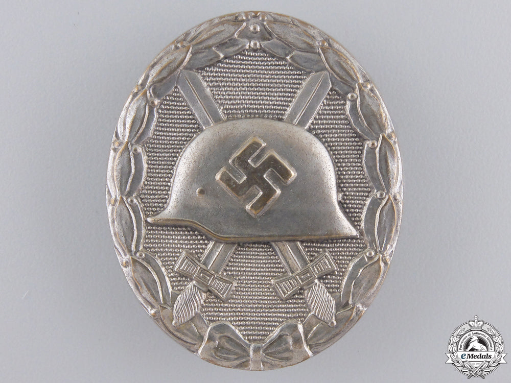 a_mint_silver_grade_wound_badge_with_case_img_04.jpg55956b6a0a85e