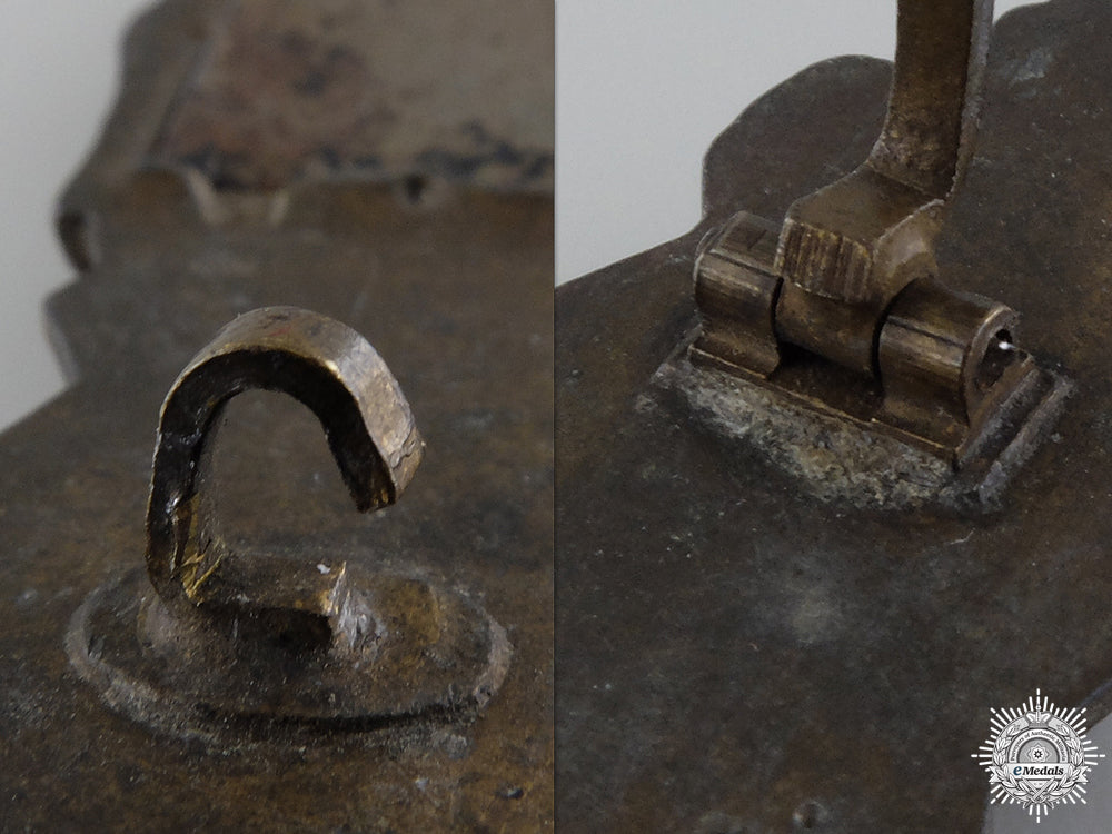 a_bronze_grade_close_combat_clasp_by_r._souval_img_04.jpg54be71fe20d24