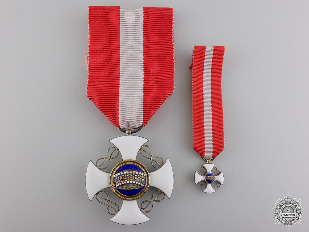 an_italian_order_of_the_crown_in_gold_with_case_img_04.jpg54b5567e41a20