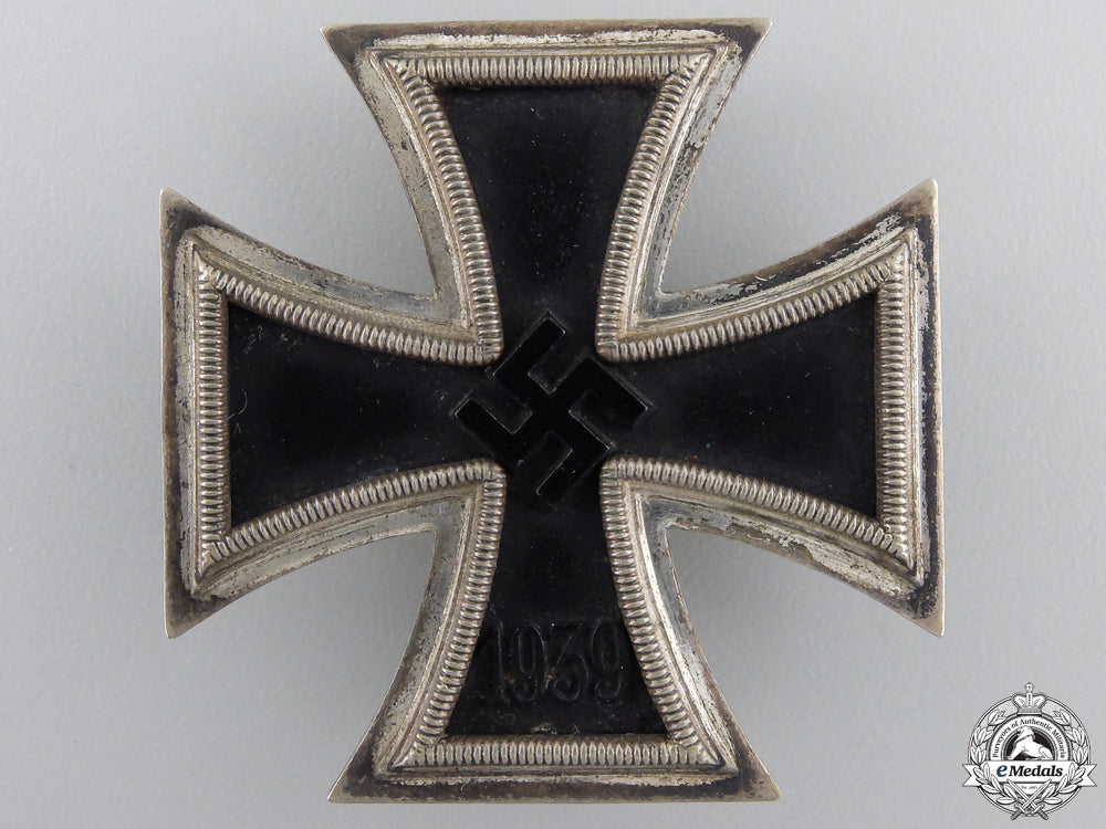 an_iron_cross_first_class1939_with_case_img_04.jpg551ad7349a4e9