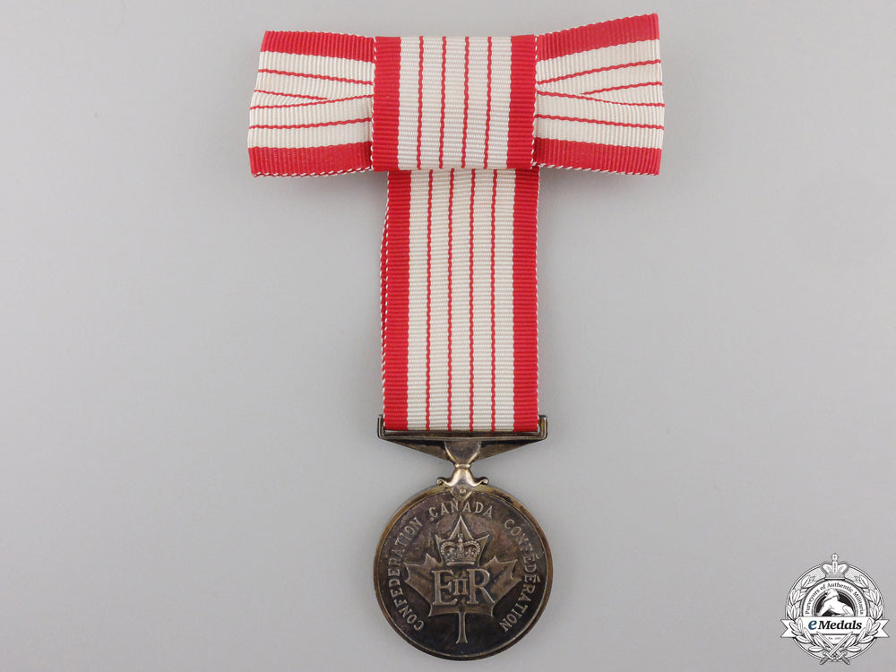 a_canadian_centennial_medal1867-1967_with_case_img_04.jpg55915d0b0325a