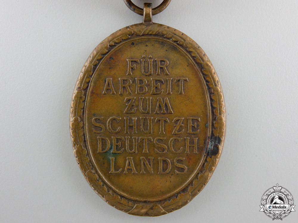 a_west_wall_medal_with_packet_of_issue_img_04.jpg55ae613eb01b9