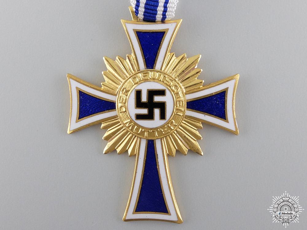 a_gold_grade_german_mother's_cross_with_case_img_05.jpg54c2a92cc34f7