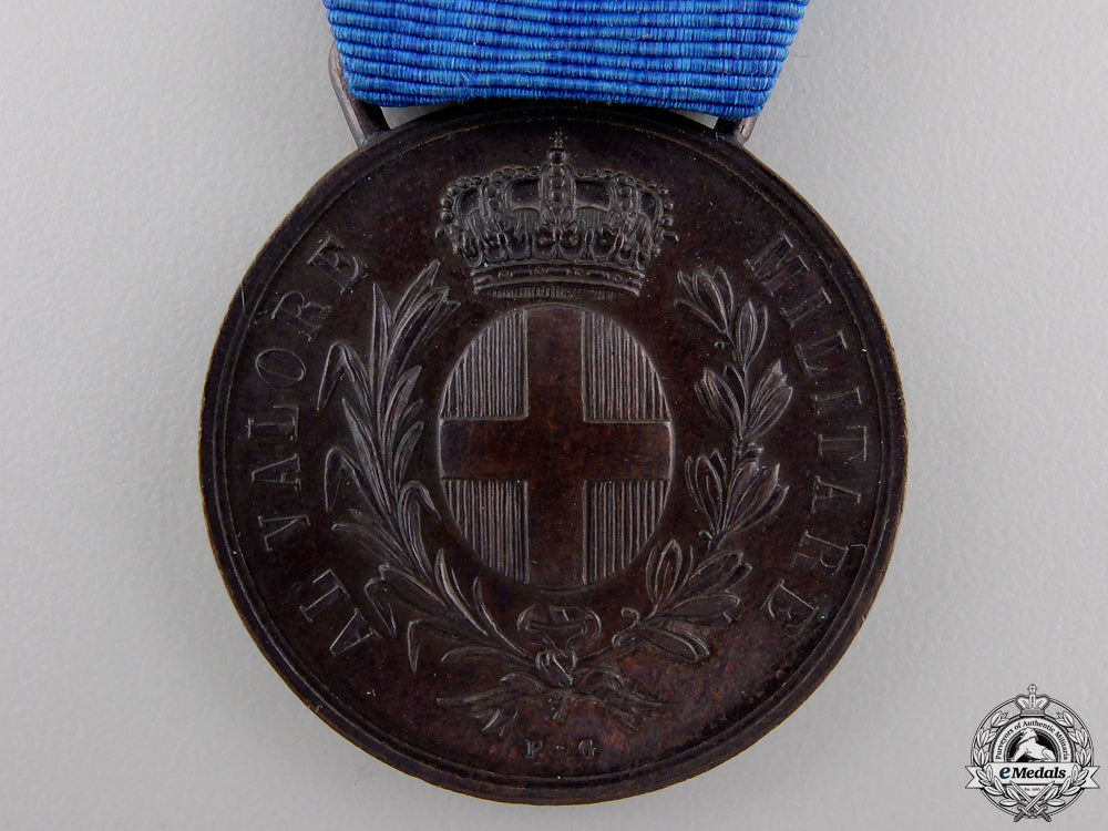 italy,_kingdom._a_medal_for_military_valour_with_case,_c.1915_img_05.jpg554399cce40cb