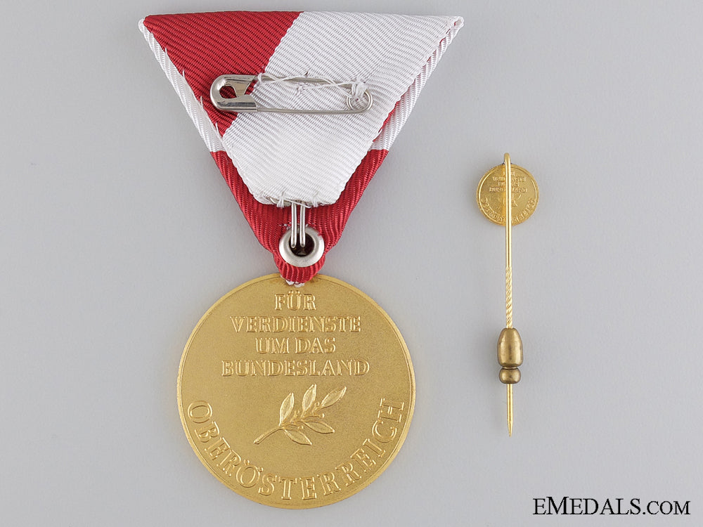services_to_the_state_of_upper_austria_honour_medal_img_05.jpg544962e788258