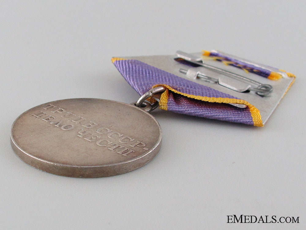 soviet_union_medal_for_distinguished_labour_img_06.jpg52fa68d9b2081