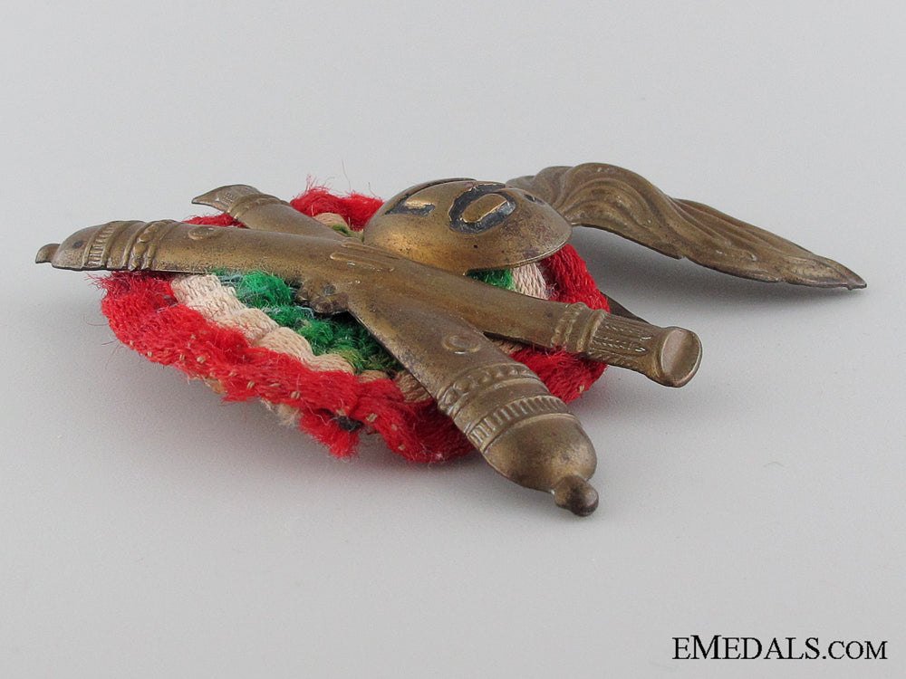 wwii26_th_artillery_division_pith_helmet_insignia_img_06.jpg52efc238c6f6e