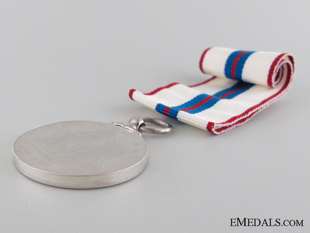 queen_elizabeth_ii_silver_jubilee_medal1952-1977,_boxed_img_08.jpg52e8025b17bd3