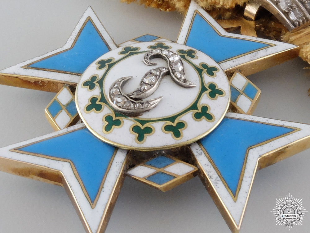 bavaria,_kingdom._a_rare_order_of_theresa_in_gold_and_diamonds,_awarded_to_a_german_reigning_queen_img_09.jpg548efb1a24207_1_1