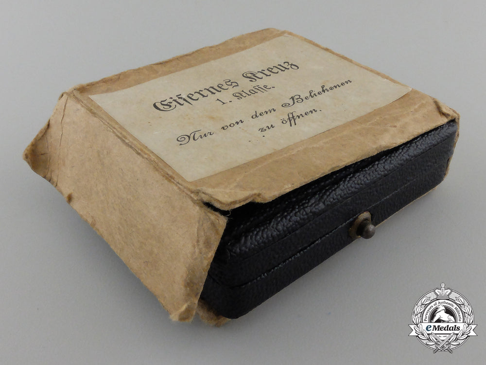 an_first_class_iron_cross1939_by_b.h._mayer_with_case&_carton_img_10.jpg55cb97c3657e9