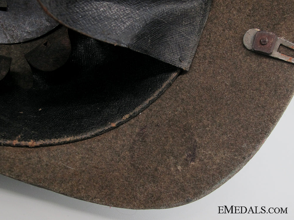 imperial_prussian_ersatz_felt_pickelhaube1600_img_13.jpg53063cbe3ef34