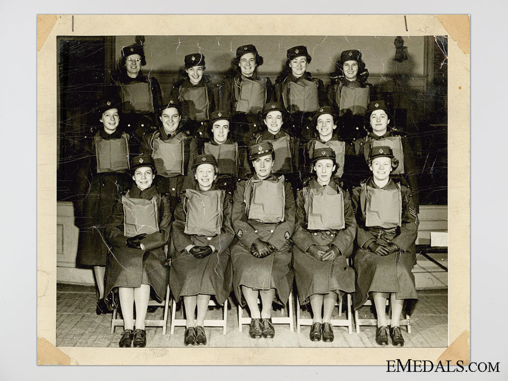 wwii_canadian_husband_and_wife_medal&_document_group_img_33.jpg53552f8a5273d