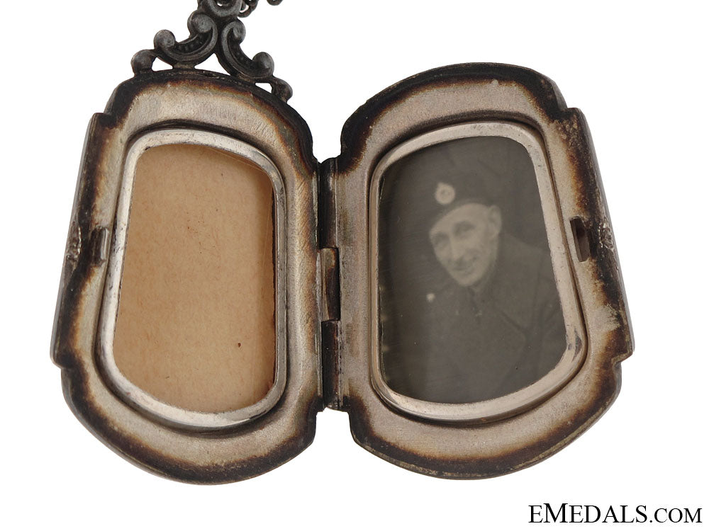 wwii_canadian_armoured_corps_locket_img_5999_copy