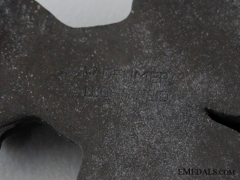 an_observers_badge_by_w._deumer_img_8491