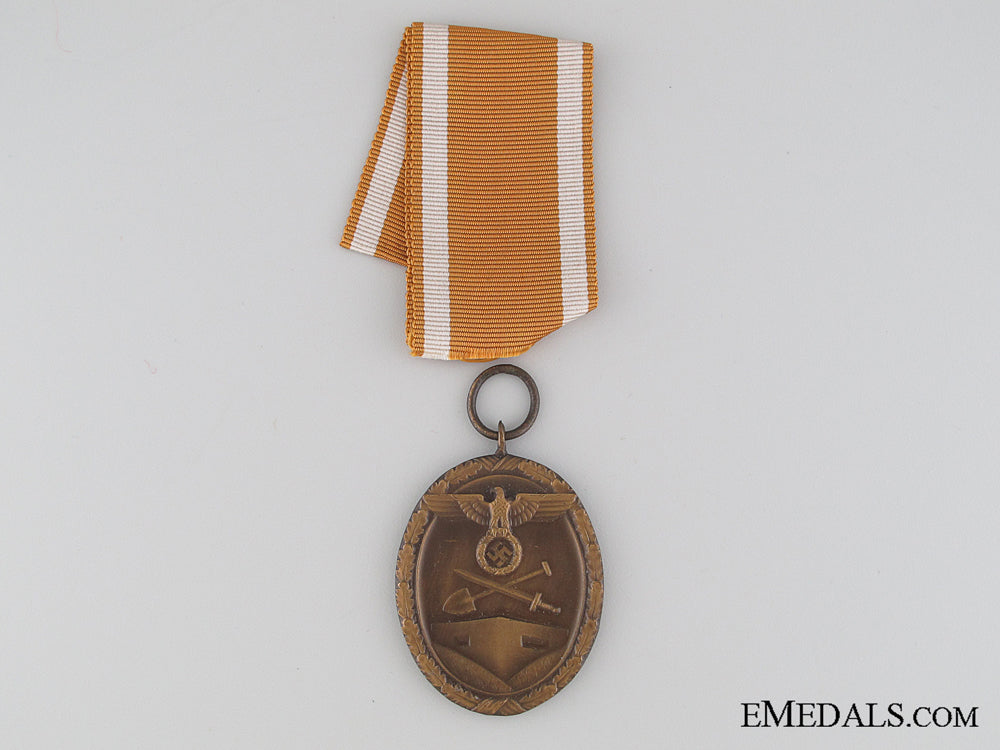 west_wall_medal_with_paper_pocket_of_issue_img_8734