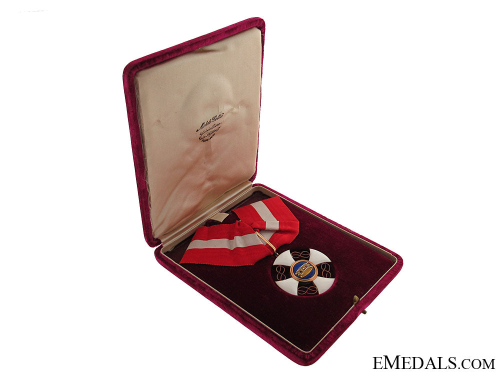 order_of_the_crown_ir3879