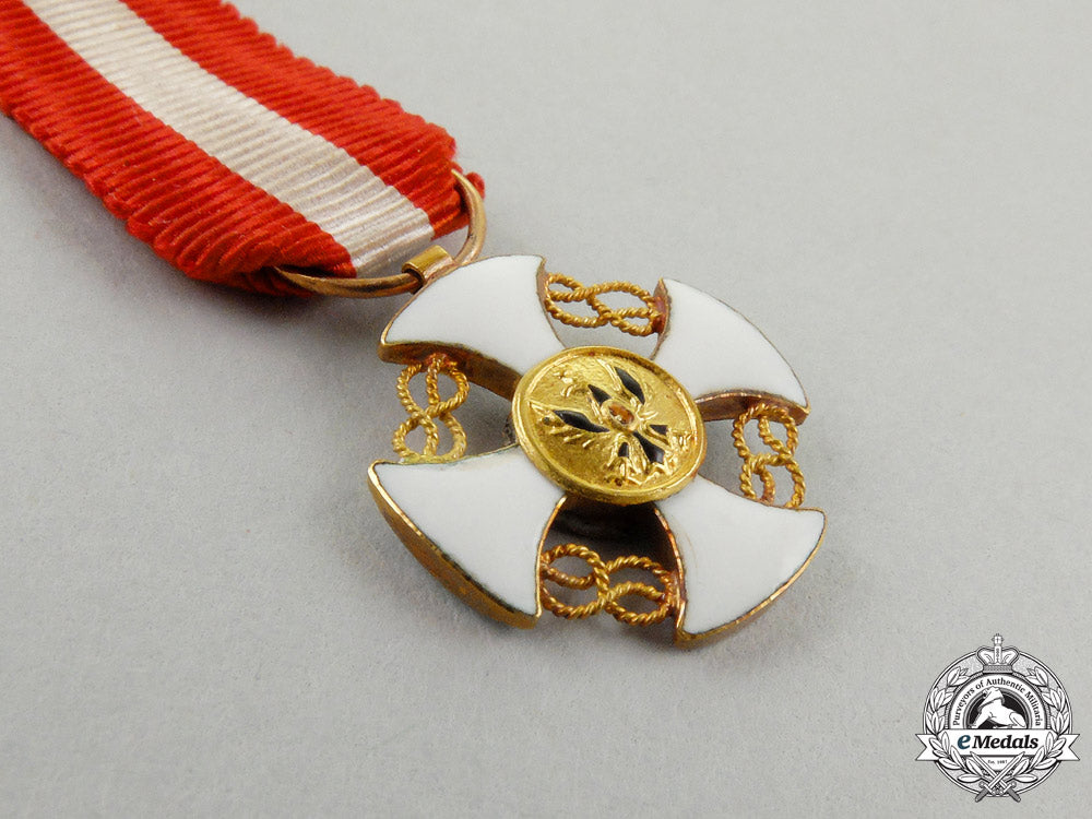 an_italian_order_of_the_crown:_commander's_cross_in_gold_j_986_1